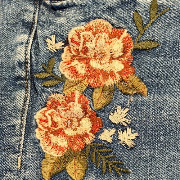 Silver Jeans Co, Mazy Slim Crop Embroidered Distressed Jeans W32/L25 - Picture 2 of 10